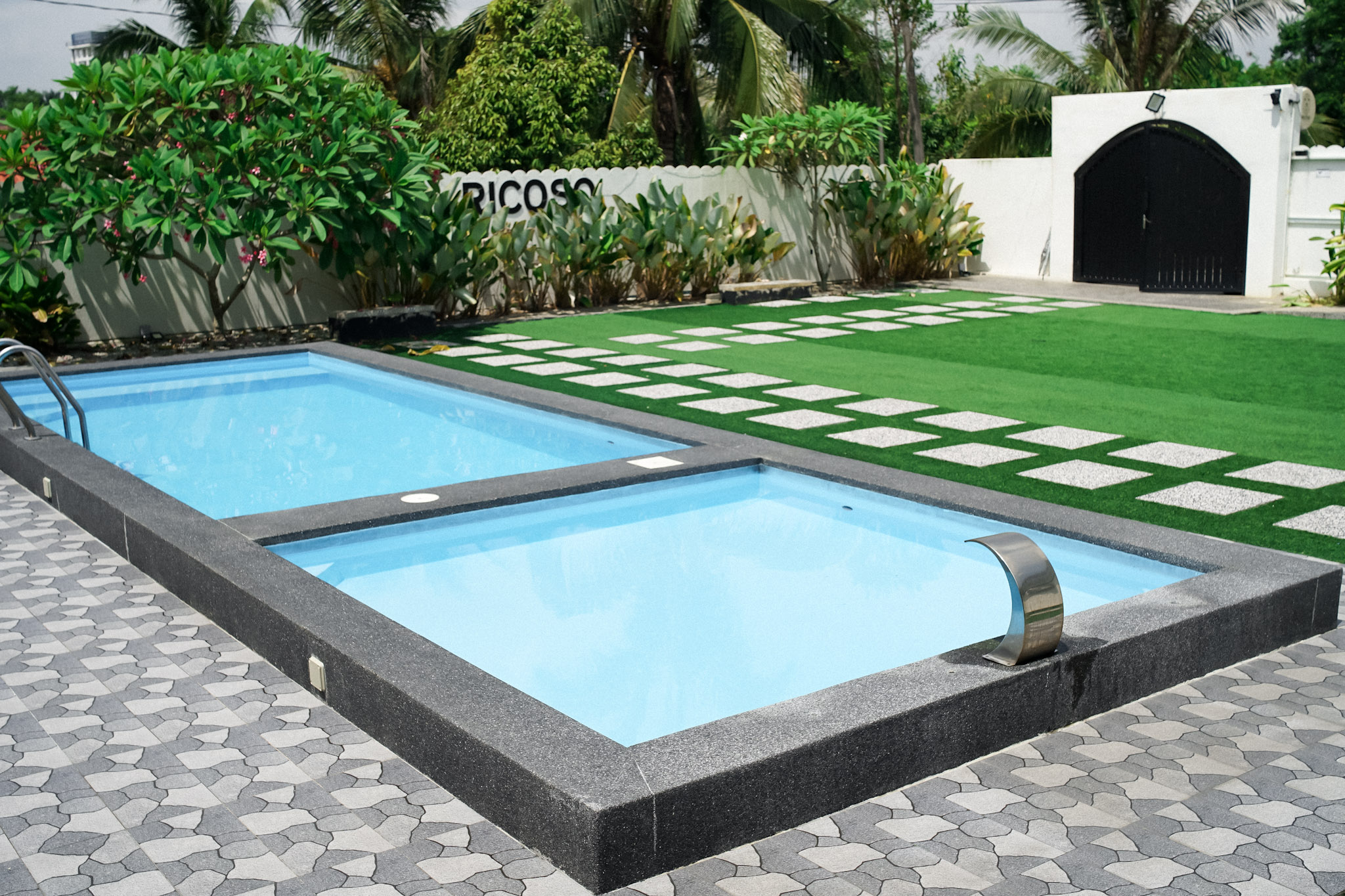 Pool 2